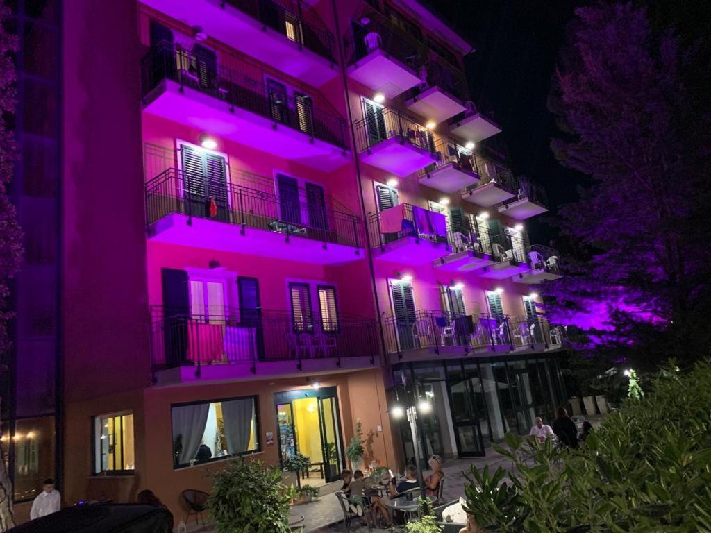 Hotel B&B Des Bains Milano Marittima Ngoại thất bức ảnh